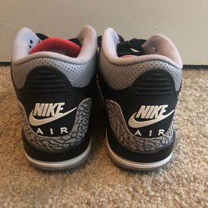 Air Jordan retro black cement 3’s🎈